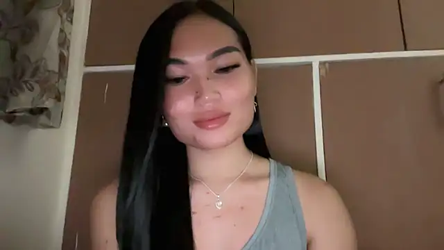 Makeamesswithjenieyang online show from December 1, 7:38 pm