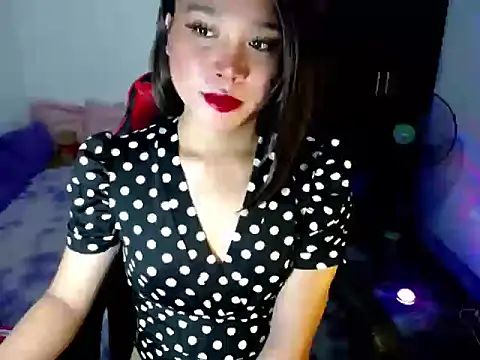 Urassiansweetcummer online show from June 15, 1:40 am
