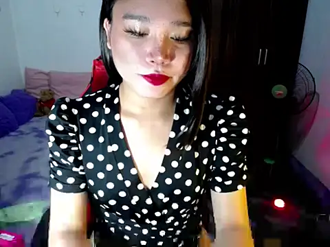 Urassiansweetcummer online show from June 16, 1:41 am
