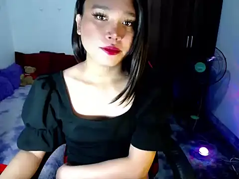 Urassiansweetcummer online show from June 24, 3:26 am