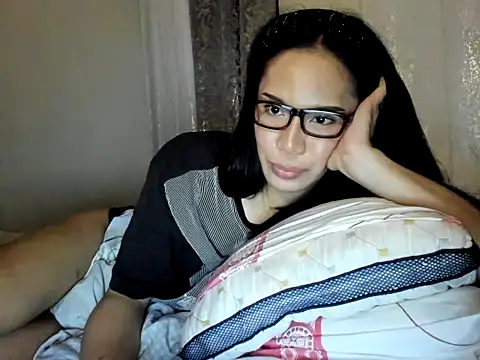lucyshanex online show from May 28, 11:47 pm