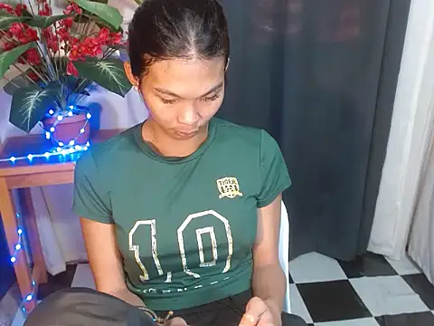 laura leeforever online show from July 30, 1:37 am
