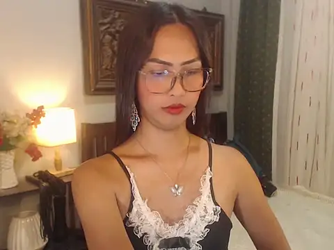 Nathalieheartt online show from July 14, 2:12 pm