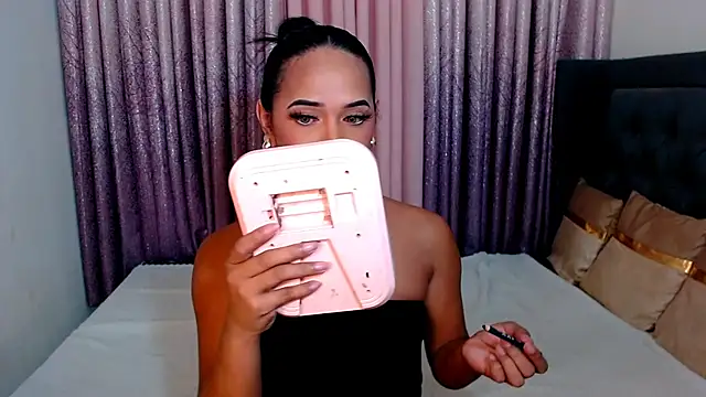 Lorainnelustts online show from October 28, 3:15 am