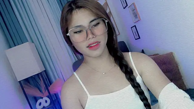 PrettyBlythes TS online show from March 15, 12:30 pm