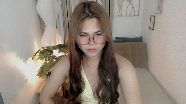 PrettyBlythes TS online show from August 1, 2:01 am