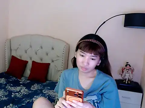 ShantalFoxxy  online show from June 13, 6:57 am