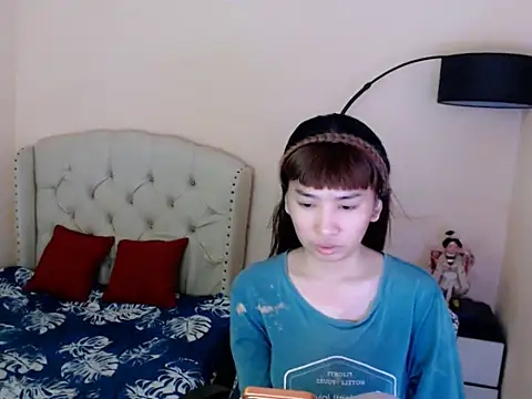 ShantalFoxxy  online show from June 18, 12:23 am