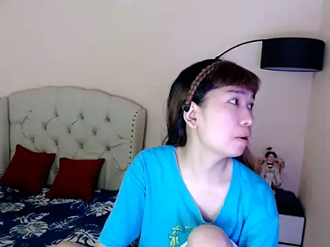ShantalFoxxy  online show from June 23, 10:40 pm