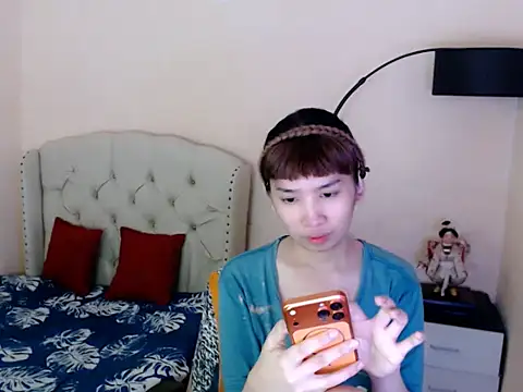 ShantalFoxxy  online show from August 4, 11:54 pm