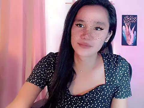 Amayahugecock1 online show from December 16, 6:18 am