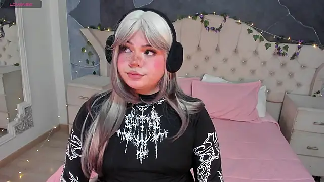 Maxxxine1 online show from April 5, 12:30 am