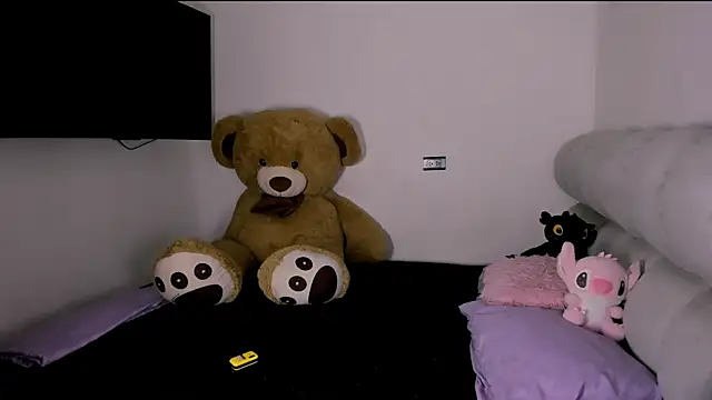 fhalon foxxxys  online show from July 5, 7:59 am