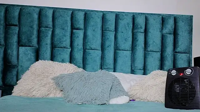 Emma Foxi online show from February 5, 8:25 pm