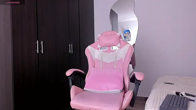 kendal hot01 online show from March 25, 7:29 pm