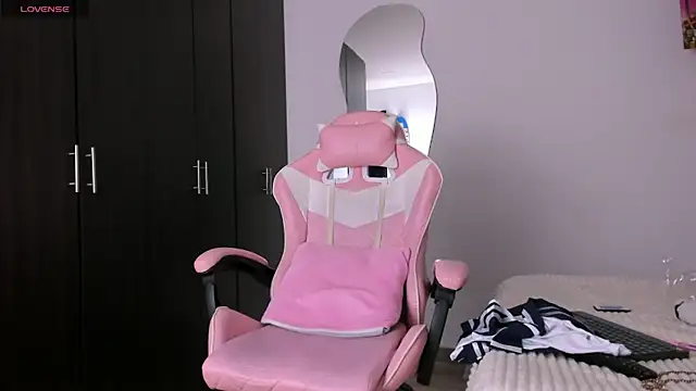 kendal hot01 online show from March 31, 5:26 pm