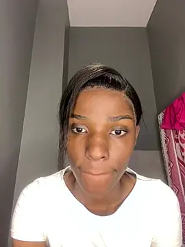 Trans fairy online show from June 6, 1:18 pm