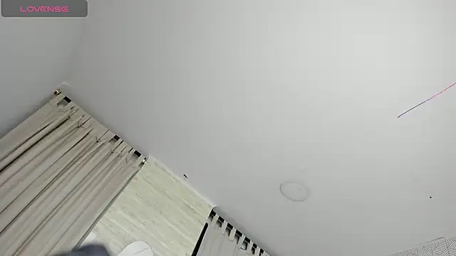 sweet  vanessa1 online show from December 2, 3:53 am