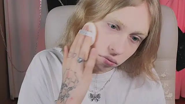 BarbieRichy online show from October 30, 6:01 am