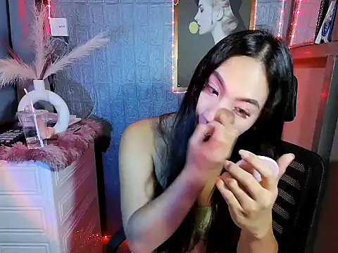 Nathalie Smith19 online show from April 13, 6:45 pm