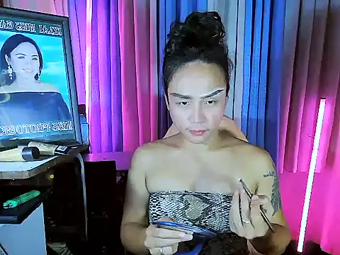 YourNikkieXxx online show from June 11, 7:56 pm