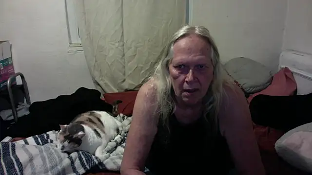 OldLadySara online show from May 27, 11:29 am