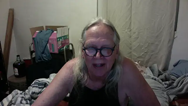 OldLadySara online show from May 29, 6:34 am