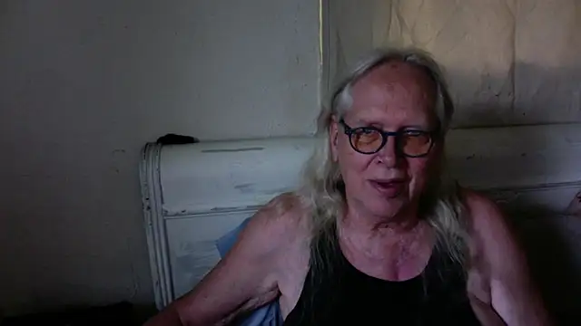 OldLadySara online show from July 18, 11:53 pm