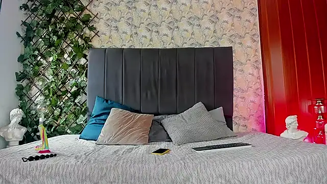 window to wonderland1 online show from September 28, 4:39 pm