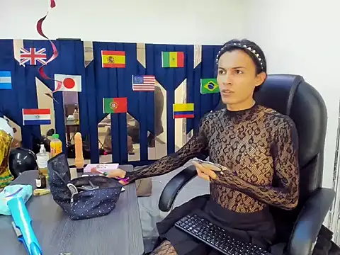 Aisha hotts777 online show from June 12, 8:08 pm