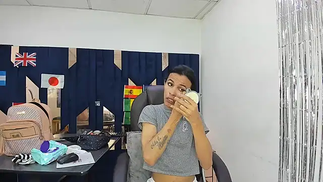 Aisha hotts777 online show from July 18, 6:26 pm