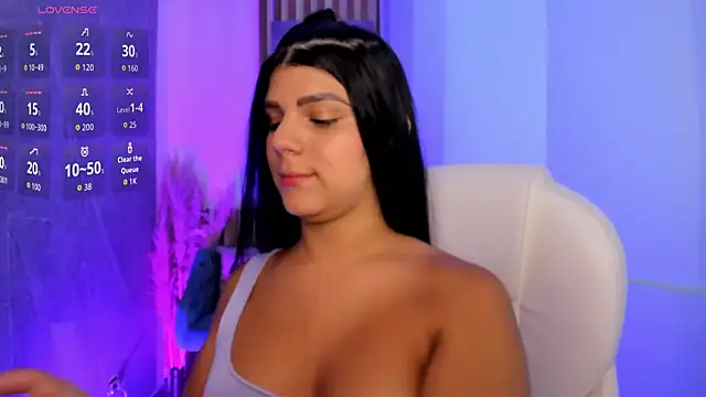 PauliinaBelle  online show from June 2, 1:35 pm