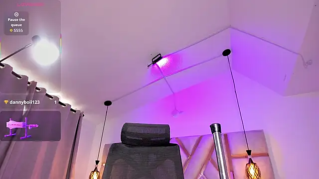 emily roousee online show from December 4, 8:13 pm