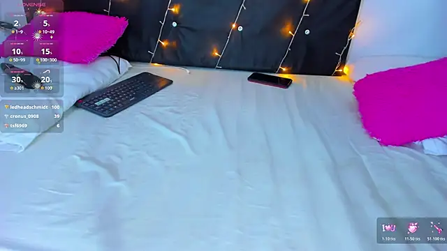 Danaa moore  online show from March 27, 2:36 am