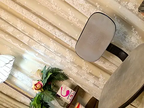 PrettyStranger online show from April 15, 11:48 am