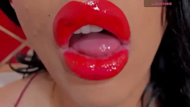 sweet Elizabeth online show from June 6, 12:45 pm