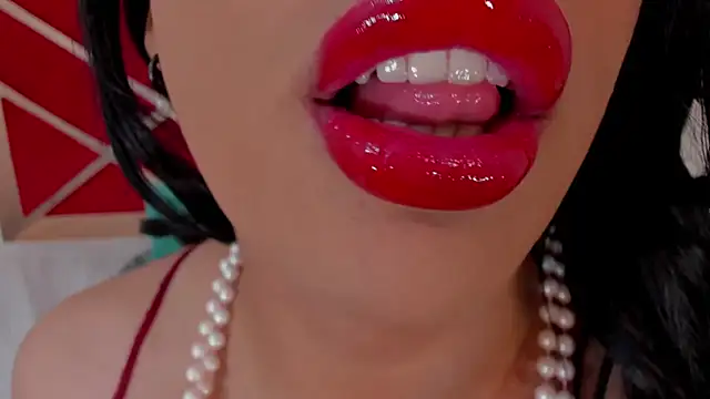 sweet Elizabeth online show from June 24, 1:09 pm