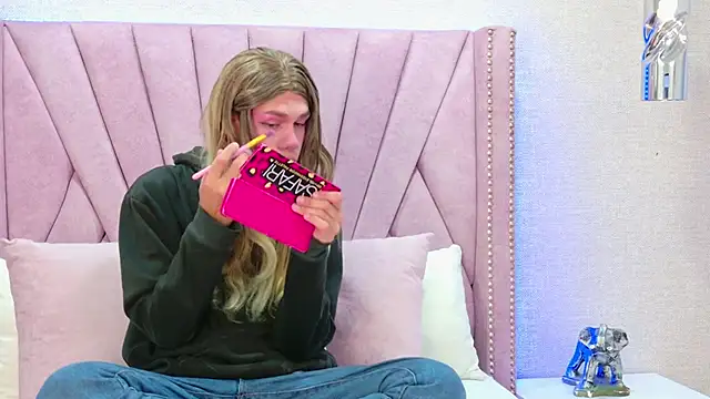 RayvenColliva online show from October 23, 3:10 am