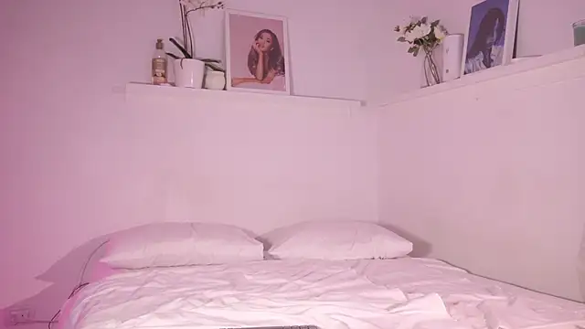 Snapshot of sweettener_ chatting on October 21, 11:45 am sweettener online show from October 21, 11:45 am