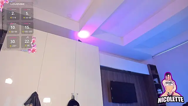 nicolette tay online show from April 29, 5:30 pm