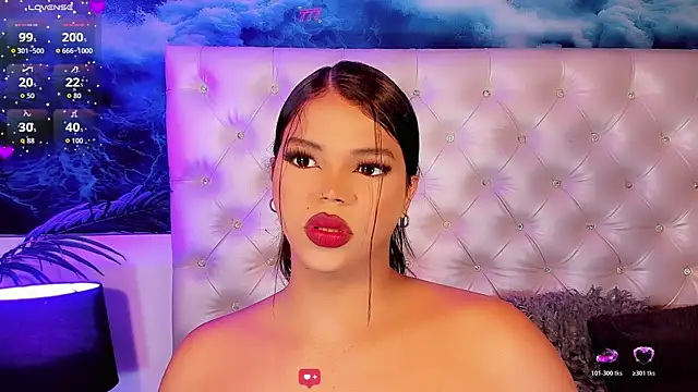 Valeria Swett  online show from July 20, 8:00 pm
