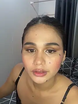 AngelHille online show from October 3, 9:15 pm