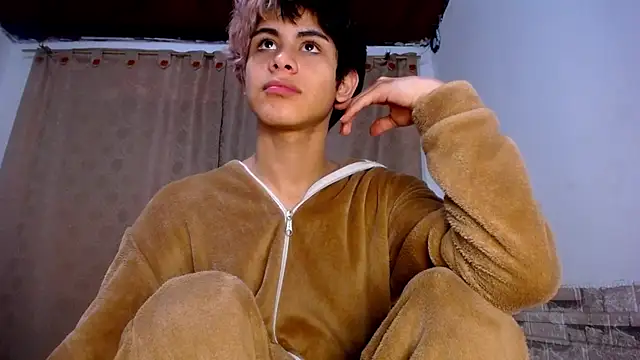 DaraKat18 online show from April 5, 10:19 pm