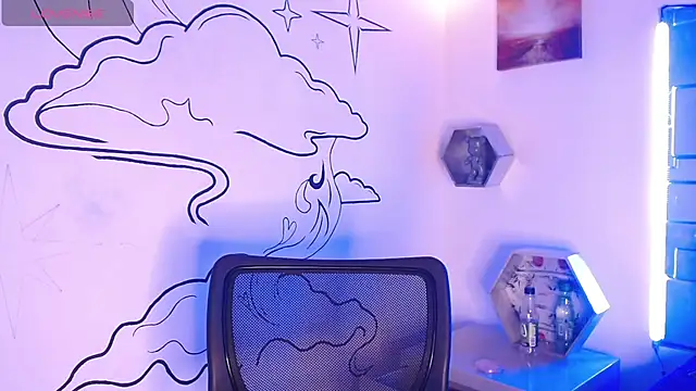 Trinity Knox online show from December 1, 4:31 pm