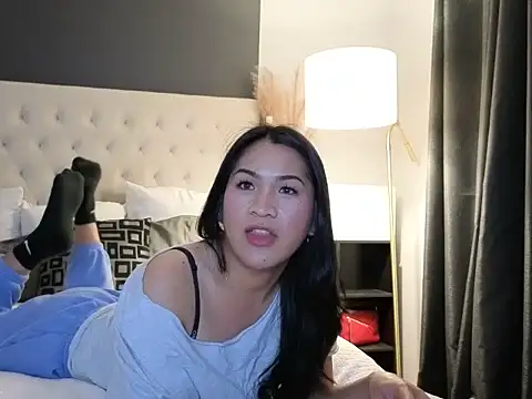 ZoeyJohnson online show from June 13, 6:35 am