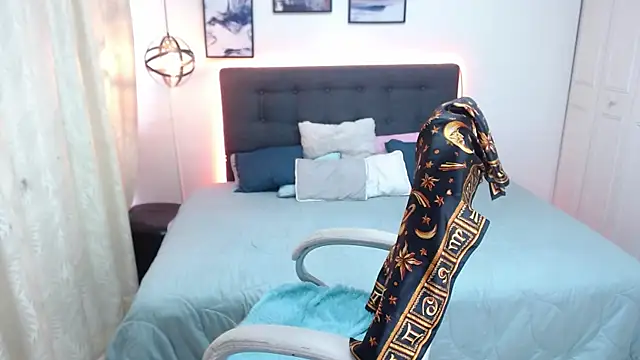 Amber  s online show from October 11, 2:52 pm