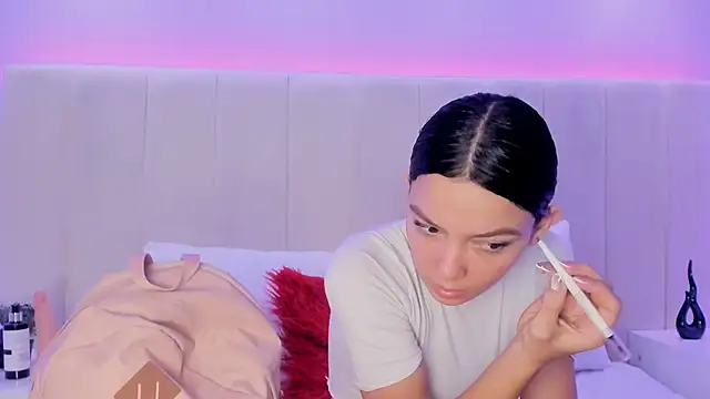 celestebellmont online show from December 4, 2:32 pm