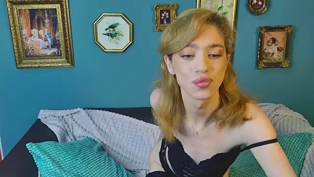 Vanessa  Ray online show from October 13, 2:28 pm