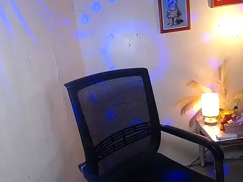 Kylaanne online show from December 5, 1:10 am