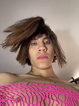 SiaraRealist online show from March 26, 7:28 pm